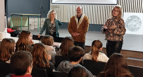 Alumnes de primària de La Trama aprenen a fer de fusters a l’Escola Industrial